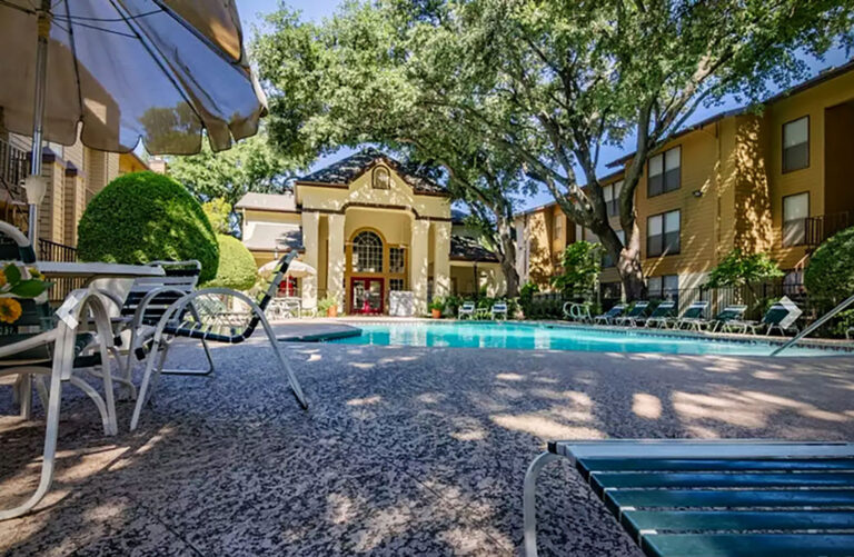 Prime Location: Regal Court Apartments | Dallas Apartments